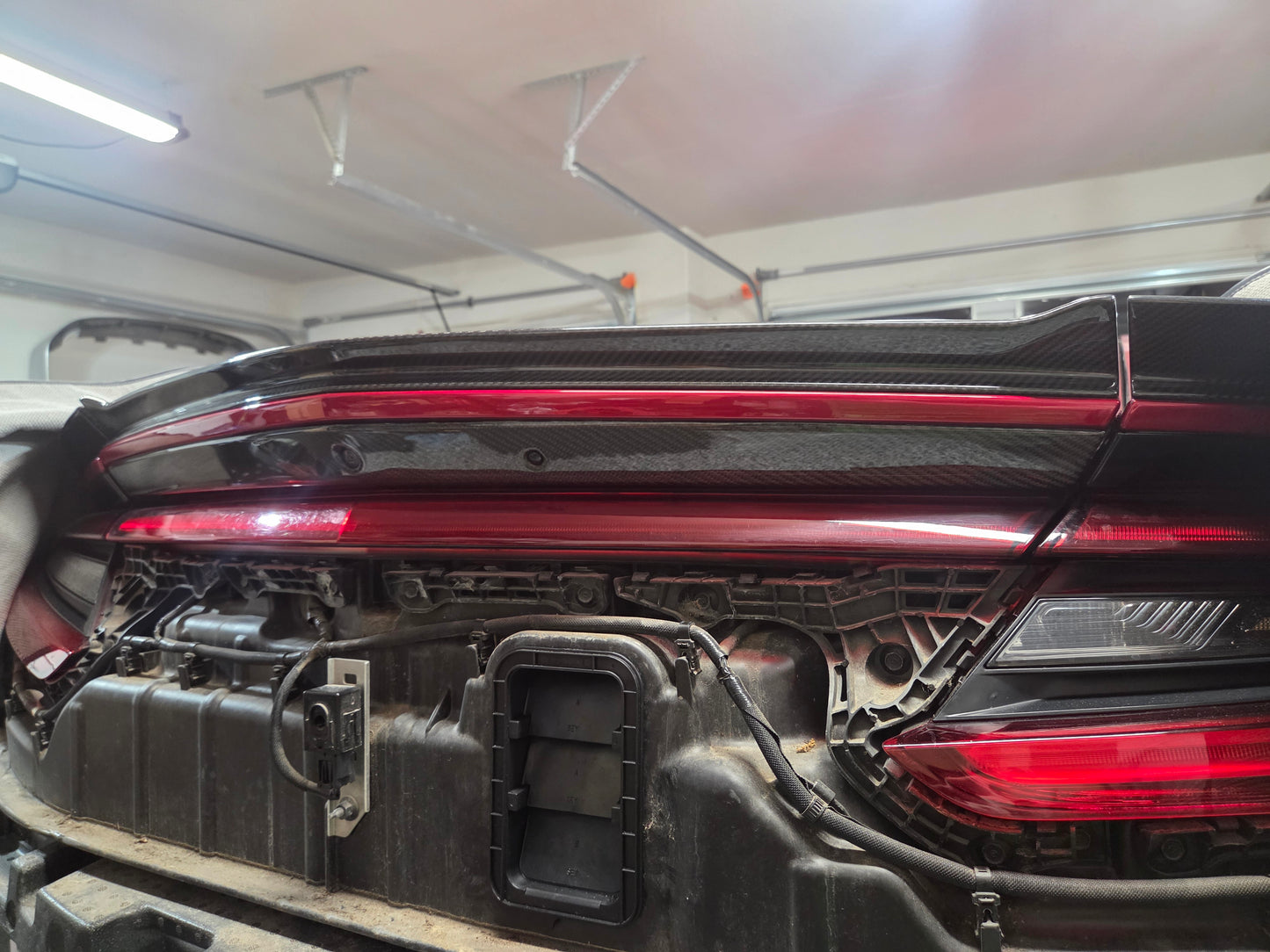 PRIDE NSX 17-22 Carbon Rear Trunk Garnish